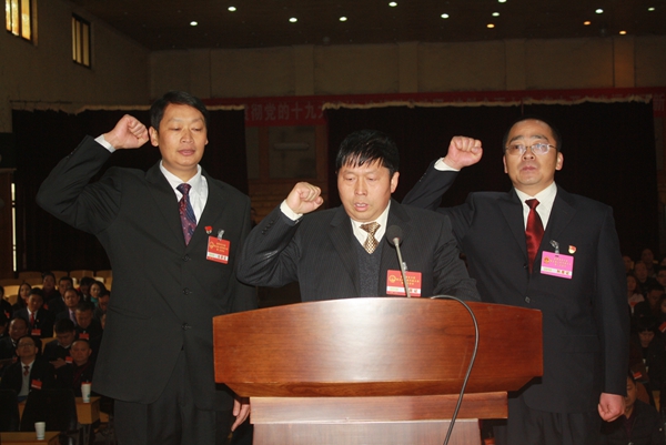 刘彬当选东川区首任监察委员会主任